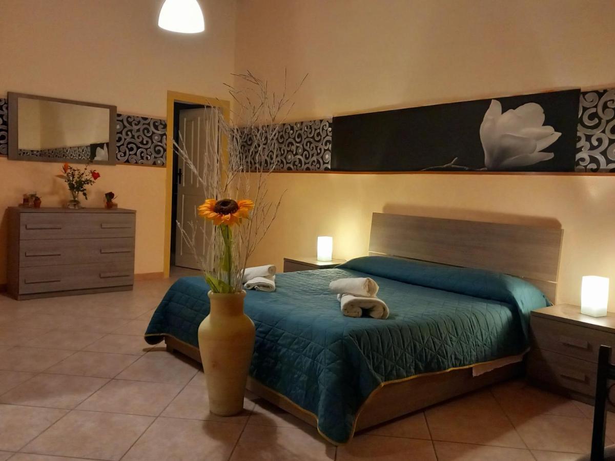 Villa Laura Apartment Giardini Naxos Ngoại thất bức ảnh