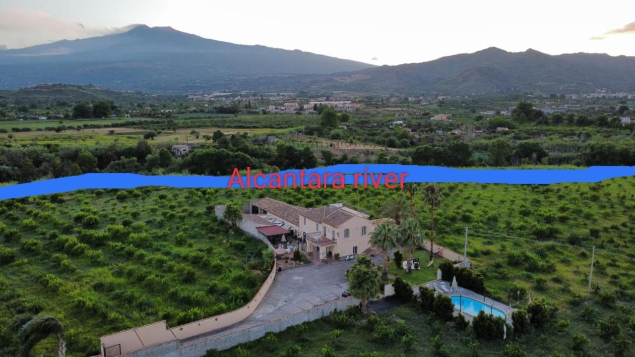 Villa Laura Apartment Giardini Naxos Ngoại thất bức ảnh